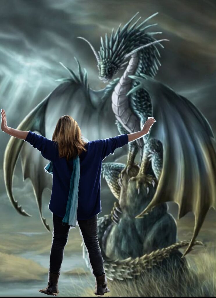 Frau stellt sich dem Angst-Drachen