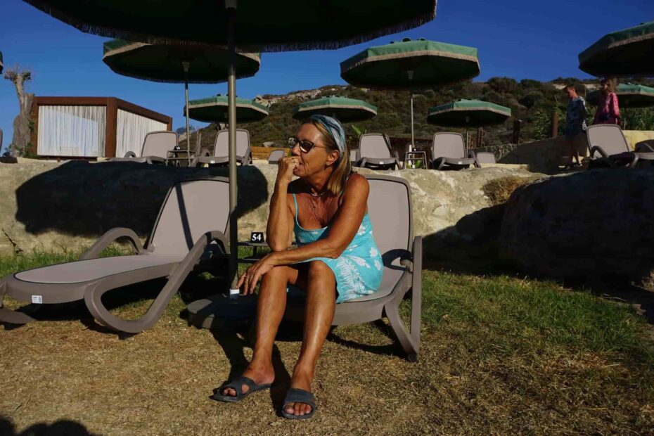 „Frau 50 plus im Vorraum des Umbruchs – Lebensumbruch, innehalten, bevor die Entscheidung fällt“