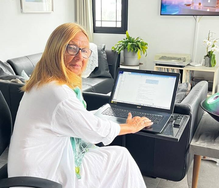 dagmar thiel arbeit mit KI am Computer