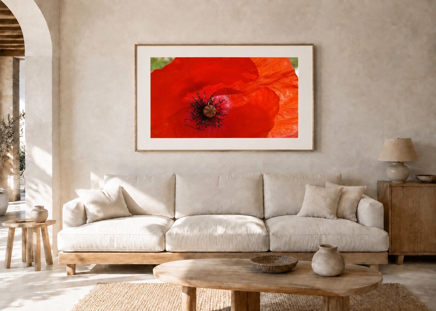 Mohnblüte in Rot im Wohnzimmer, 50 mal 70 Zentimeter mit Passepartout